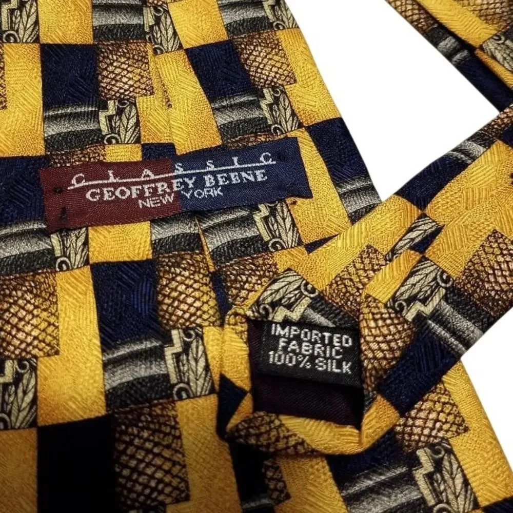 Classic Geoffrey Beene New York 100% Silk Tie Gold Navy‎ Men's Necktie